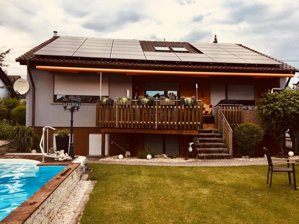 Ferienwohnung Schwarz Sersheim Esterno foto